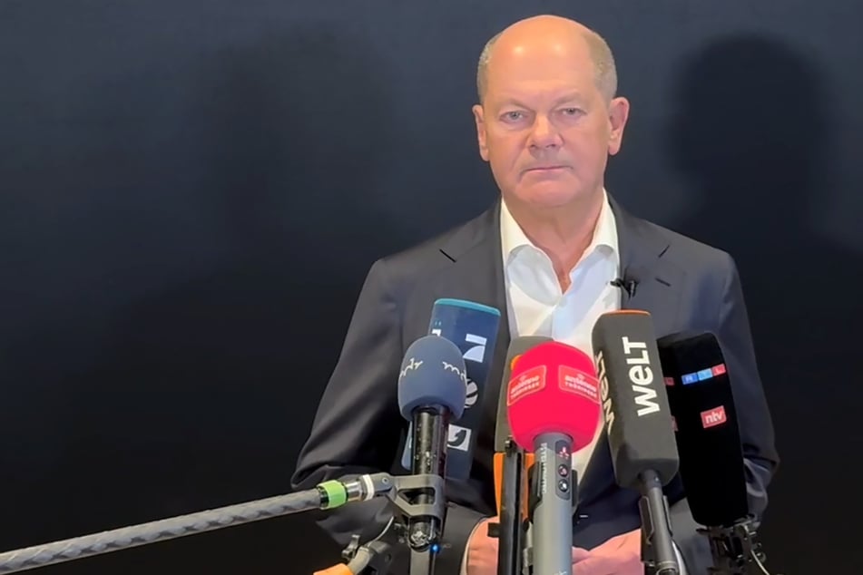 Bundeskanzler Olaf Scholz (66) war nur einer der vielen Spitzenpolitiker, die lieber den Schwarzen Peter verteilten, anstatt wahrhafte Lösungsansätze zu präsentieren.