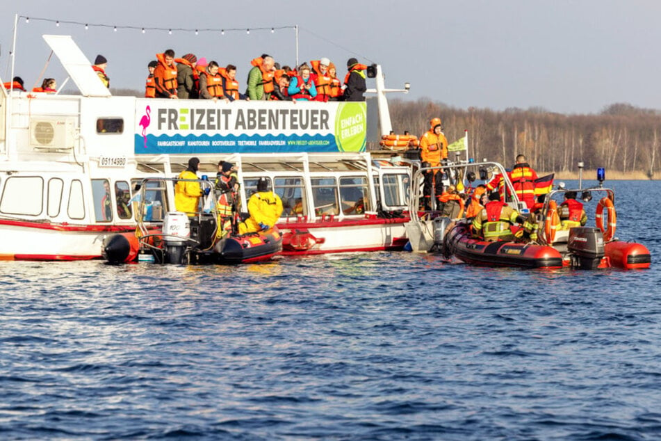 Leipzig: Im Kampf gegen die Zeit: Große Rettungsübung auf Cospudener See