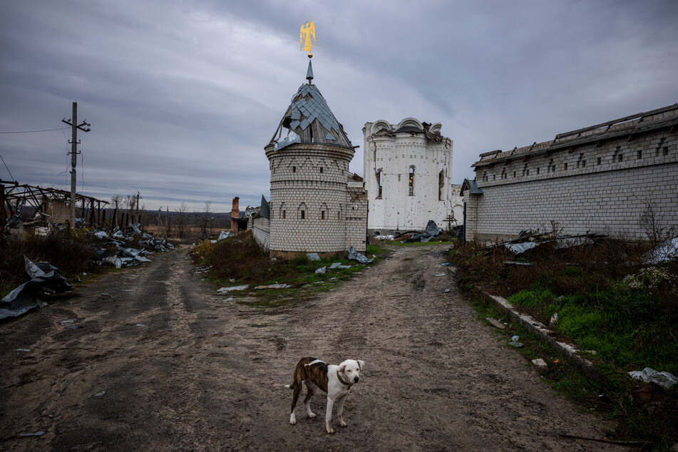 Ein zerstörtes Kloster in der Oblast Donezk im Osten der Ukraine. Die Anlage wurde kürzlich von der ukrainischen Armee zurückerobert.