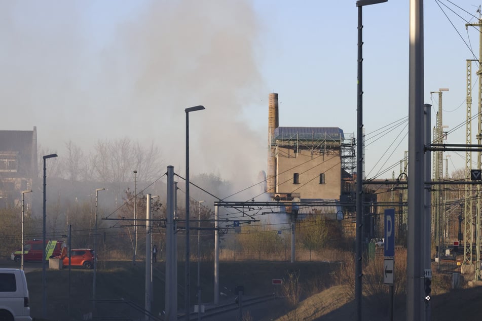 Chemnitz: Rauchwolke über Chemnitz: Brand in der Nähe vom Hauptbahnhof
