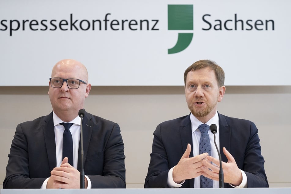 Henning Homann (l), Co-Vorsitzender der SPD in Sachsen, und Michael Kretschmer (CDU), Ministerpräsident von Sachsen, trafen sich am Freitagmorgen im Landtag.