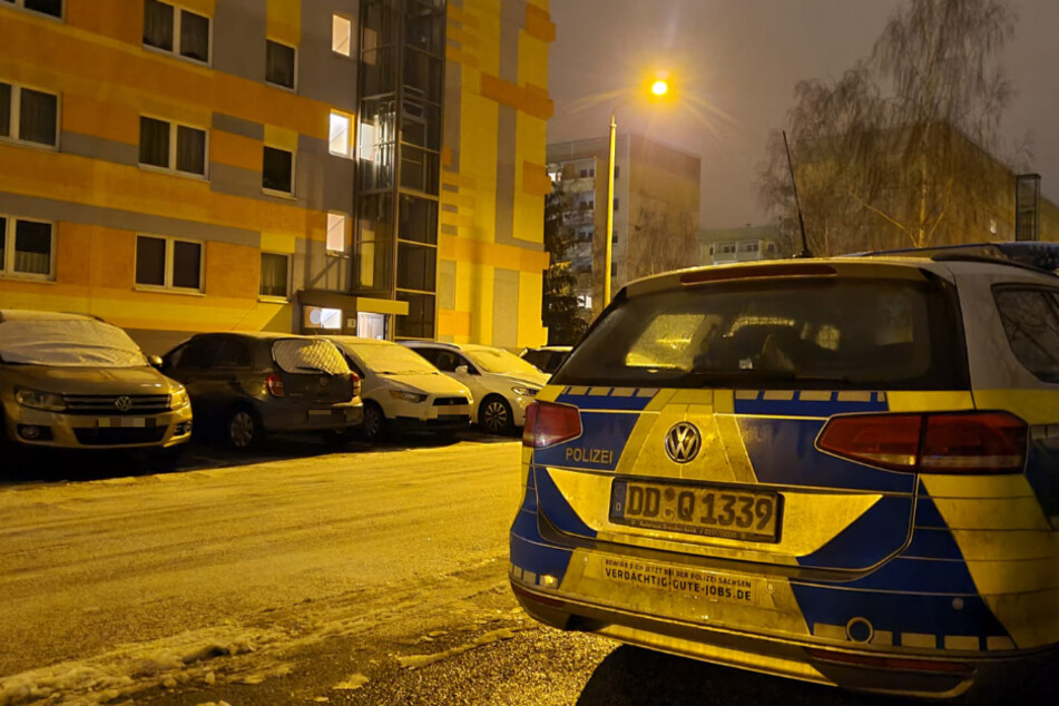 In einem Plattenbau an der Heilbronner Straße in Leipzig-Grünau nahmen Einsatzkräfte der Polizei am Donnerstag einen 29-Jährigen fest.