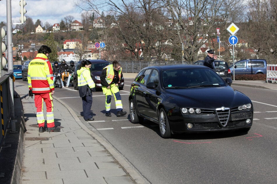 Der Alfa Romeo erfasste das Kind an einer Radampel.