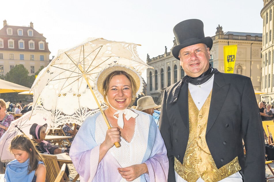 Auch Corinne Miseer (48, l.), Chefin der Dresden Marketing GmbH, und OB Dirk Hilbert (52, FDP) warfen sich für die Stadtwette in Schale.