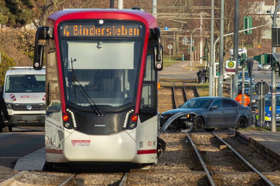 Infolge des Unfalls wurde Schienenersatzverkehr eingerichtet.