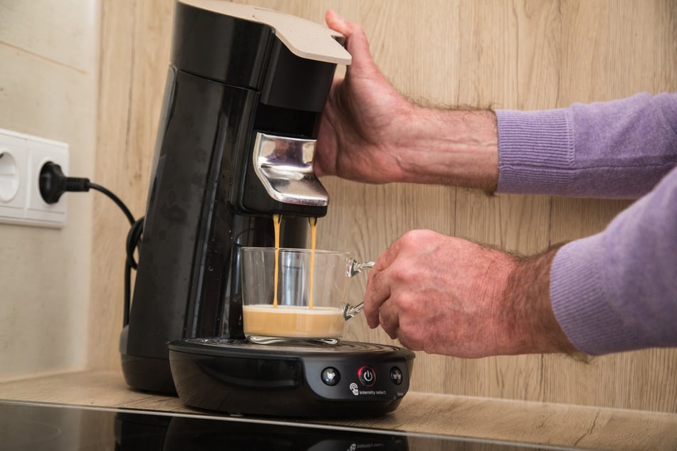 Ob zum Frühstück, im Büro oder zum Kuchen: Kaffee geht immer. (Symbolbild)