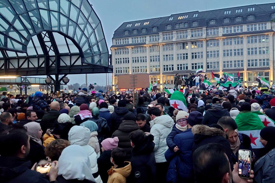 Die Polizei sprach von einer vierstelligen Anzahl von Menschen, die in Hamburg zusammenkamen.