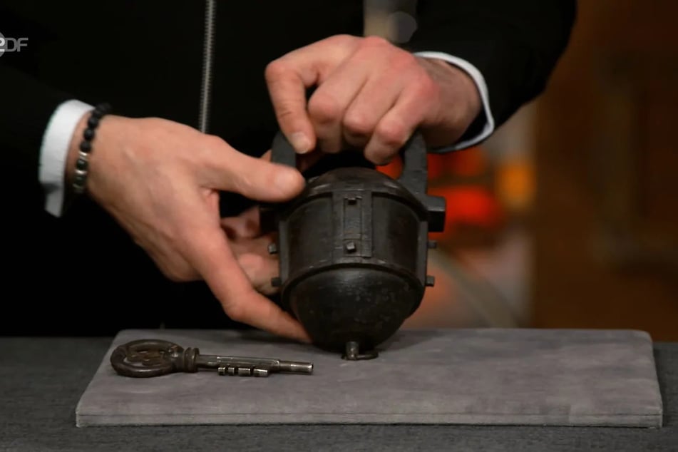 Bei der Rarität handelt es sich um ein jahrhundertealtes Vorhängeschloss.