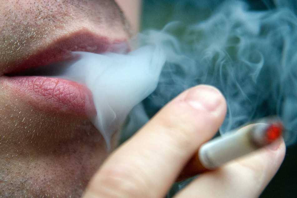 Experten raten mit dem Rauchen aufzuhören, denn Raucher gelten in der Coronazeit als besonders gefährdet.