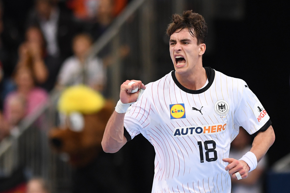 Die deutsche Handball-Nationalmannschaft um Julian Köster feiert zwar einen hohen Sieg über Algerien, war aber nicht immer so überlegen, wie das Ergebnis glauben lässt.