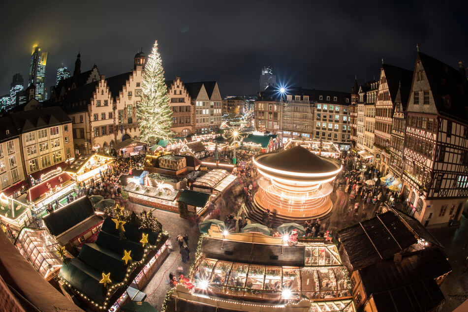 Eigentlich würden in diesen Tagen viele Weihnachtsmärkte öffnen. In vielen Kommunen wurden die Märkte aber bereits wegen des hohen Infektionsgeschehens abgesagt.