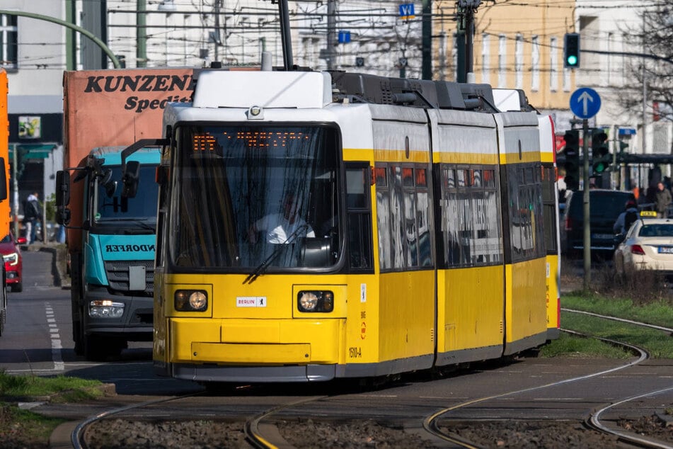 In Berlin-Köpenick ist eine 57-Jährige von einer Tram angefahren worden. (Symbolfoto)