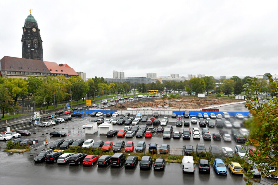 Wie hier am Ferdinandplatz verschwinden in Dresden viele Parkplätze ohne Ersatz.