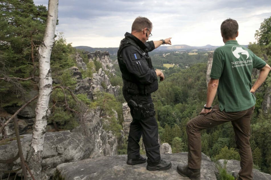 Mit Helikopter und Bodentrupps: Polizei und Nationalpark auf Jagd nach Zündlern