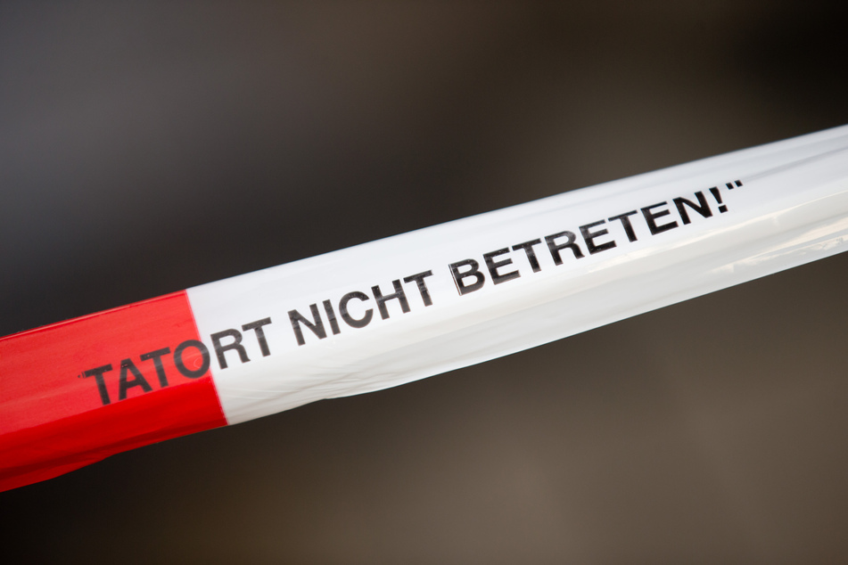 Nach einer Geldautomatensprengung im Harz ist das Gebäude einsturzgefährdet. Der Tatort wurde abgesperrt. (Symbolbild)