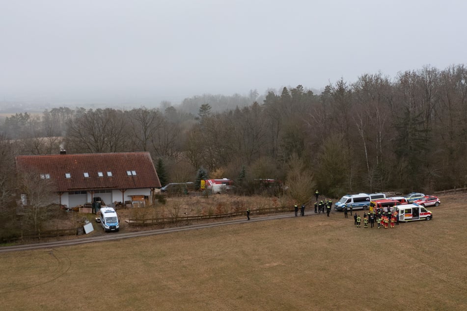 Na území byly objeveny mimo jiné munice a různé chemikálie.