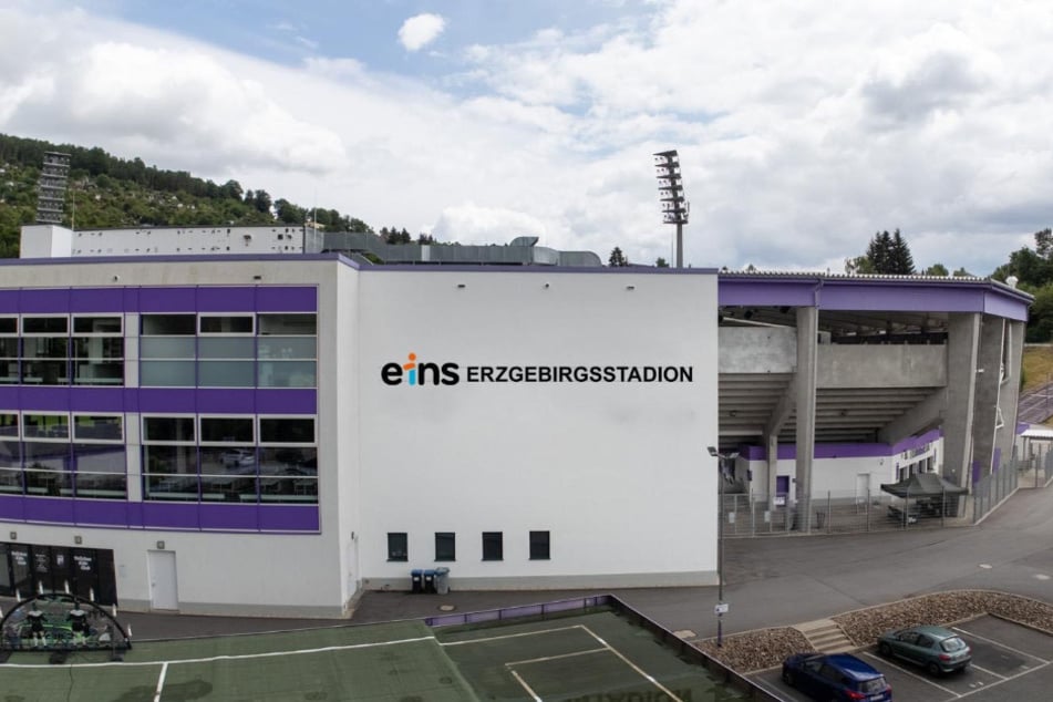 Der Name des "Erzgebirgsstadions" bleibt erhalten und bekommt nur den Zusatz "eins" vorangestellt.