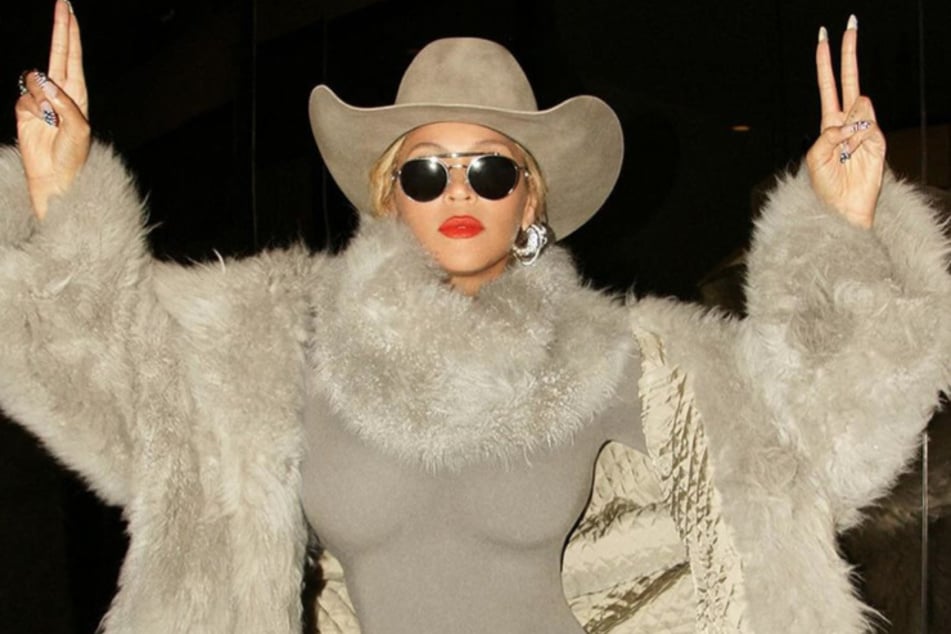 Beyoncé bared her cheeks in her latest Western-themed fit.