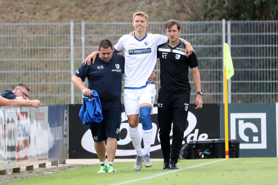 Ein Symbolbild: Anthony Roczen (23, M.) war in den vergangenen Jahren mehr verletzt als er auf dem Platz stehen konnte. So auch in seiner Zeit beim 1. FC Magdeburg (2019-20).