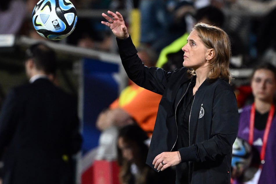 FC-Trainerin Britta Carlson (48) fiebert dem Duell gegen die Damen von Werder Bremen entgegen.