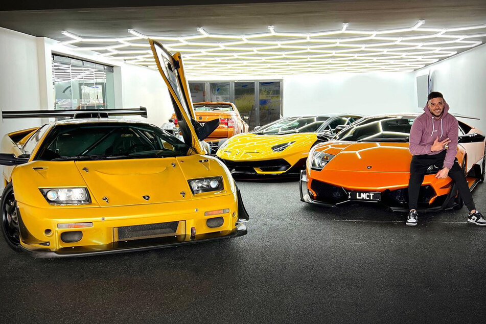 Der wohlhabende Autonarr verfügt über eine spektakuläre Sammlung. Auch einen Lamborghini Diablo GT-R (links) nennt er sein Eigen.