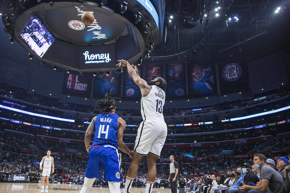 The Nets' Harden put up 39 points against the Clippers on Monday.