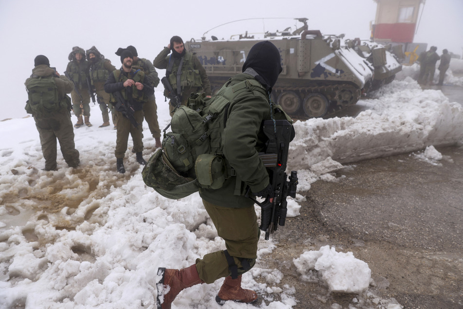 Israelische Soldaten wurden am 20. November auf dem Gipfel des Berges Hermon in den Golanhöhen stationiert. Das Gebiet grenzt an den Libanon und Syrien.