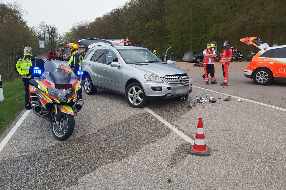 Er war mit dem Mercedes einer 53-Jährigen zusammengestoßen.