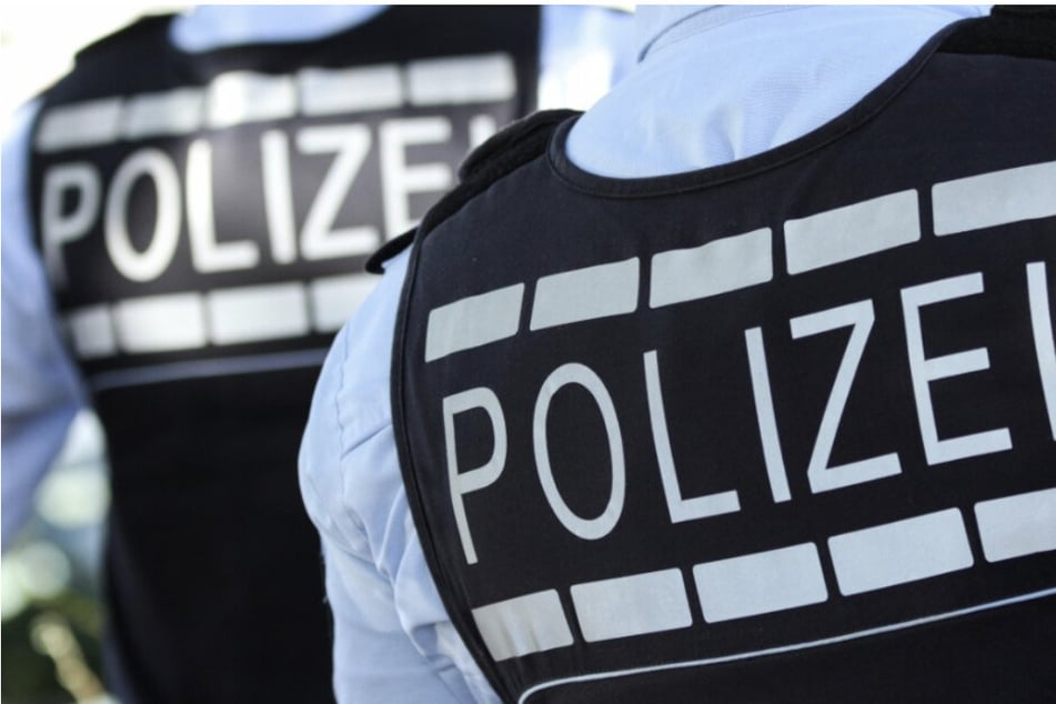 Die Polizei traf das Pärchen noch im unbekleideten Zustand an und ermittelt nun wegen Erregung öffentlichen Ärgernisses. (Symbolbild)