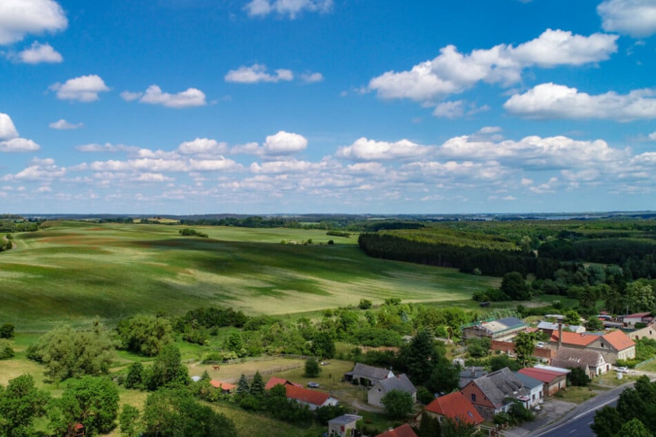 Blick über das Dorf Stegelitz im Landkreis Uckermark.