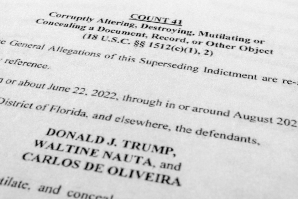 In diesem Schreiben werden Donald Trump (77), Walt Nauta und Carlos De Oliveira über die Anklage informiert.