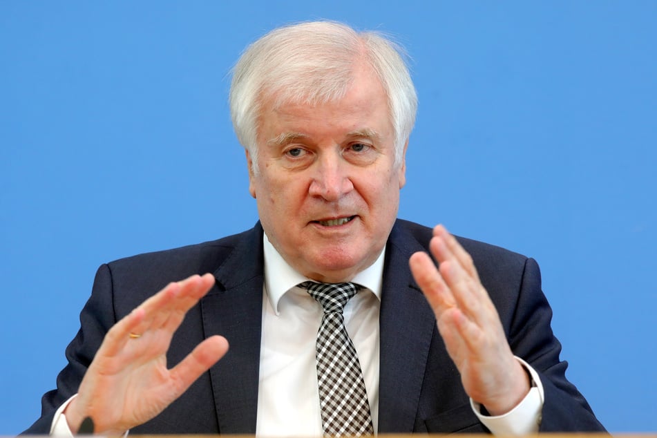 Horst Seehofer (72, CSU), Bundesinnenminister.