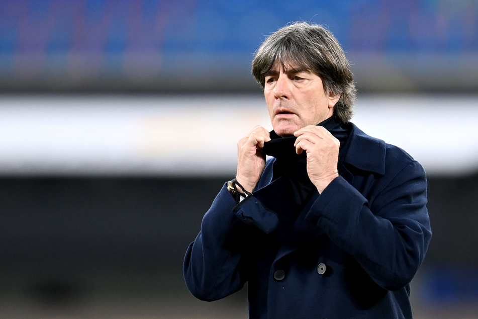 Bundestrainer Jogi Löw sagt, die Testergebnisse hätten ihn überrascht. Immerhin fielen am Samstag noch alle Tests negativ aus.