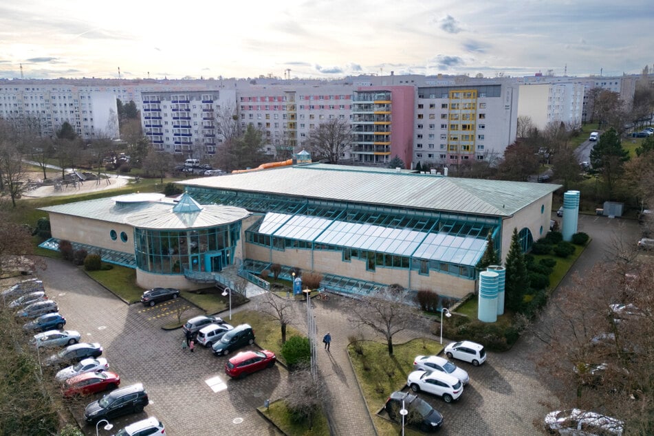 Seit Eröffnung 1995 ist die Stadt Mieter des Erlebnisbad Elbamare in Gorbitz. Nach 30 Jahren läuft der Vertrag im März 2025 aus.