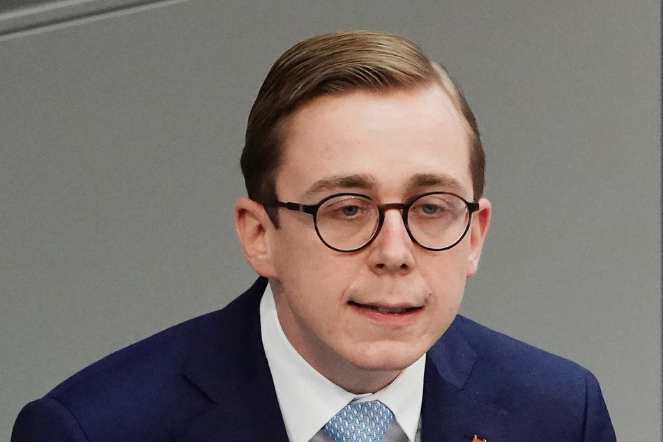 Philipp Amthor (28, CDU) war im vergangenen Jahr nicht nur als Bundestags-Abgeordneter tätig, sondern machte auch Lobbyarbeit für die Tech-Firma Augustus Intelligence.