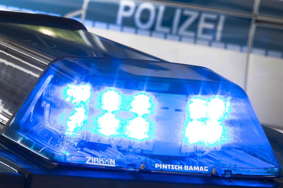 Die Polizei ermittelt und sucht Zeugen. (Symbolfoto)