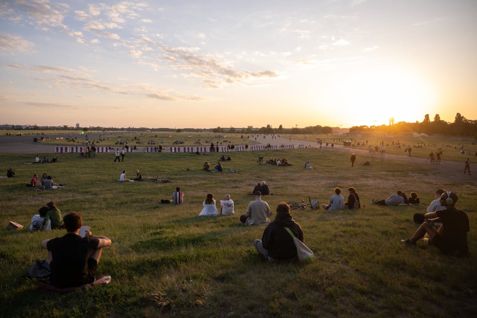 Die Diskussionen um das bei den Berlinern so beliebte Tempelhofer Feld hat durch Schwarz-Rot wieder Fahrt aufgenommen.