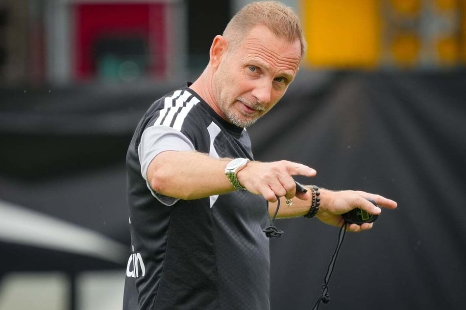 Union-Berlin-Blog: Union übt weiter das neue 4-4-2 System
