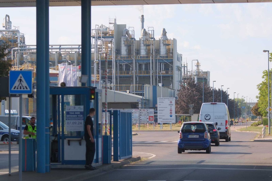 Verpuffung auf Gelände: Feuer in Chemiepark Leuna gelöscht