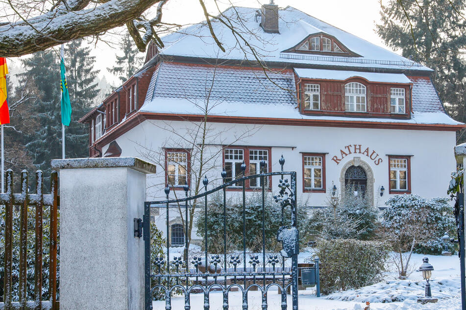 Zu teure Kosten: Sächsischer Bürgermeister verkauft Rathaus - und muss jetzt umziehen