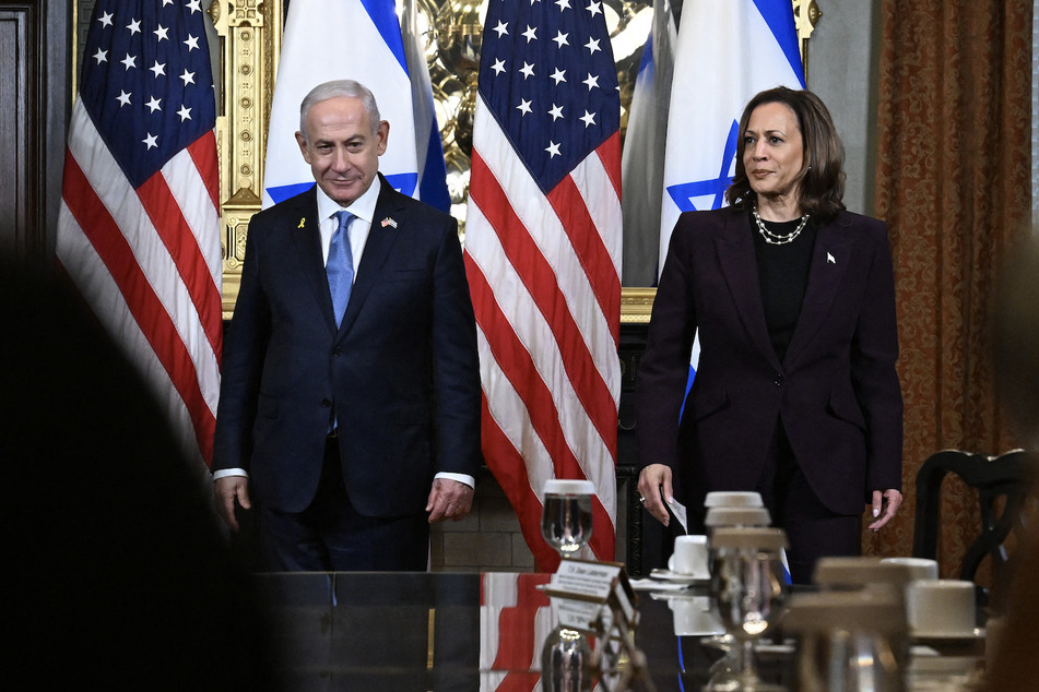 US Vice President Kamala Harris (r.) and Israeli Prime Minister Benjamin Netanyahu (l.) look on before the start of a meeting in the Vice President's ceremonial office in the Eisenhower Executive Office Building on Thursday in Washington, DC.