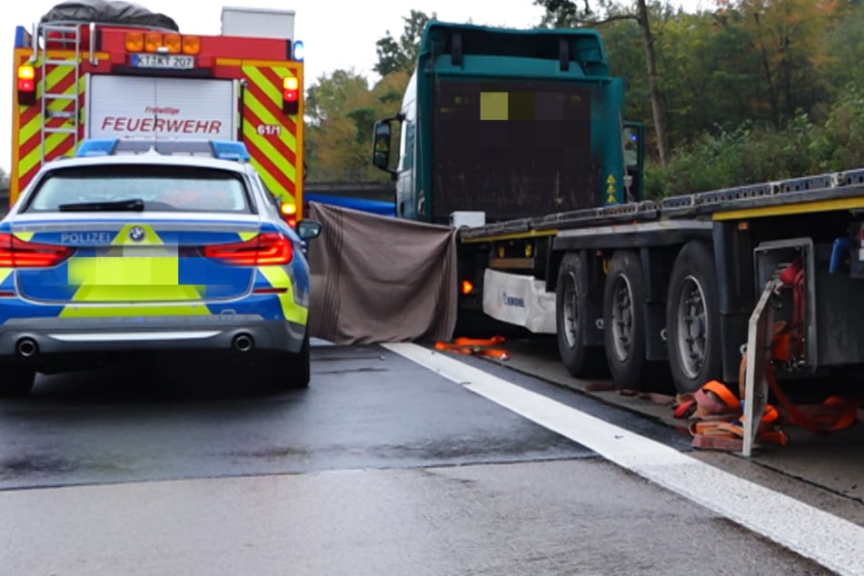 Der 61-jährige Fahrer eines Lkw kam am Montagmorgen auf der Autobahn 7 ums Leben.