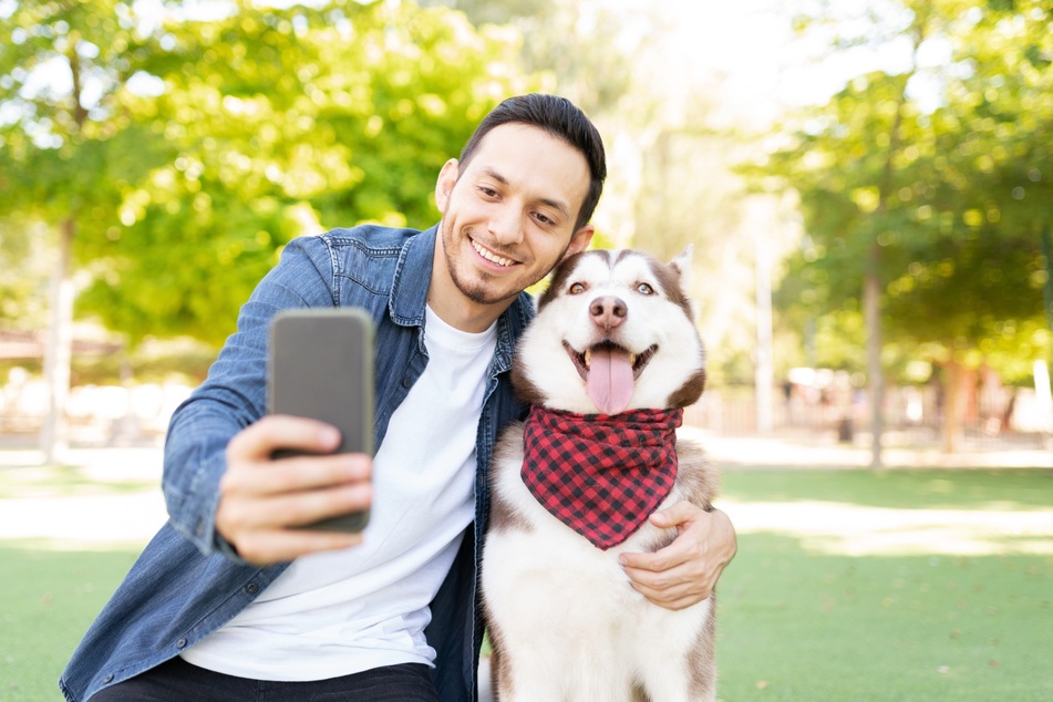 Auswertungen von Selfies mit Hunden haben gezeigt: Hunde hassen Umarmungen.