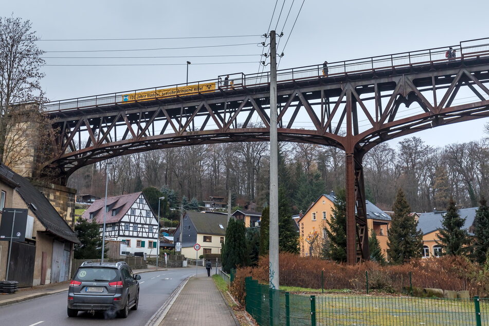 Der Weg übers Rabensteiner Viadukt wird gern von Wanderern und Radfahrern genutzt. Offiziell eingetragen ist er nicht.