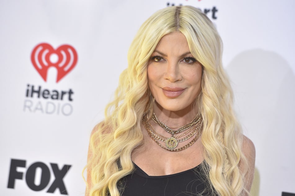 Tori Spelling (51) sucht derzeit nach Einnahmequellen.