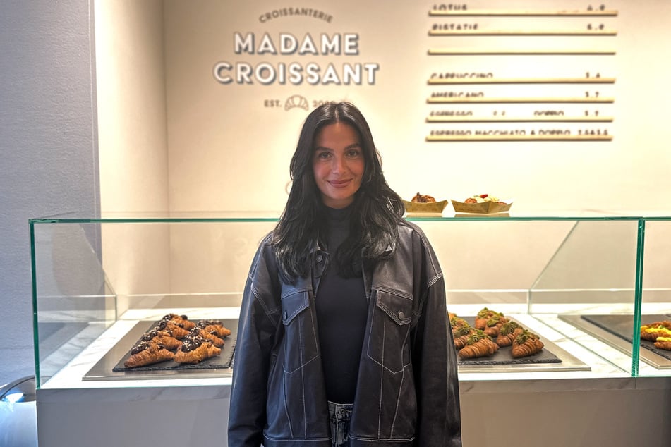 Influencerin und Investorin Diana Kaloev (26) bei der Eröffnung von "Madame Croissant" in Hamburg.