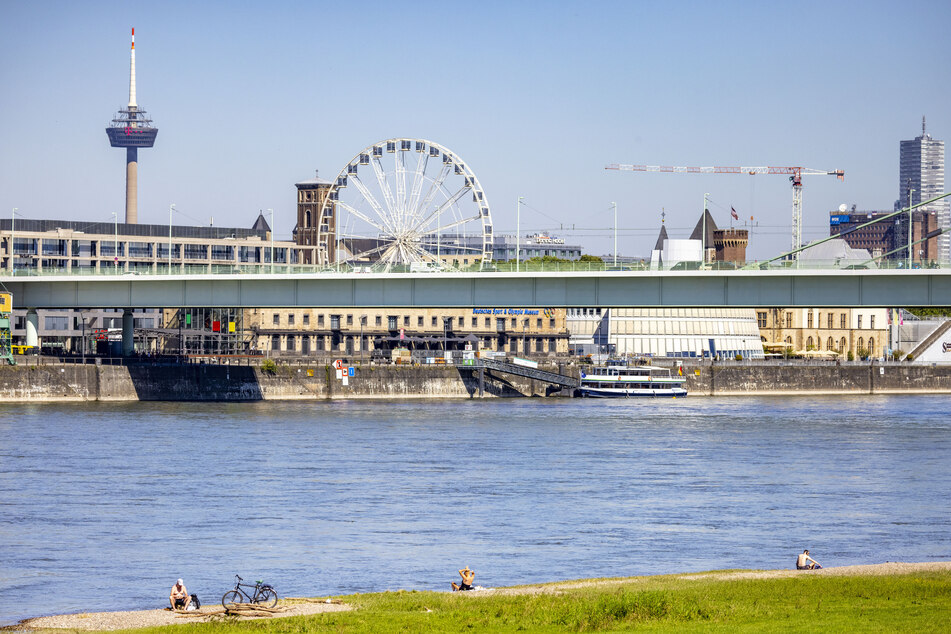 Zum Beginn der neuen Woche gibt es in Köln nicht nur jede Menge Sonnenschein, sondern auch sommerliche Temperaturen.