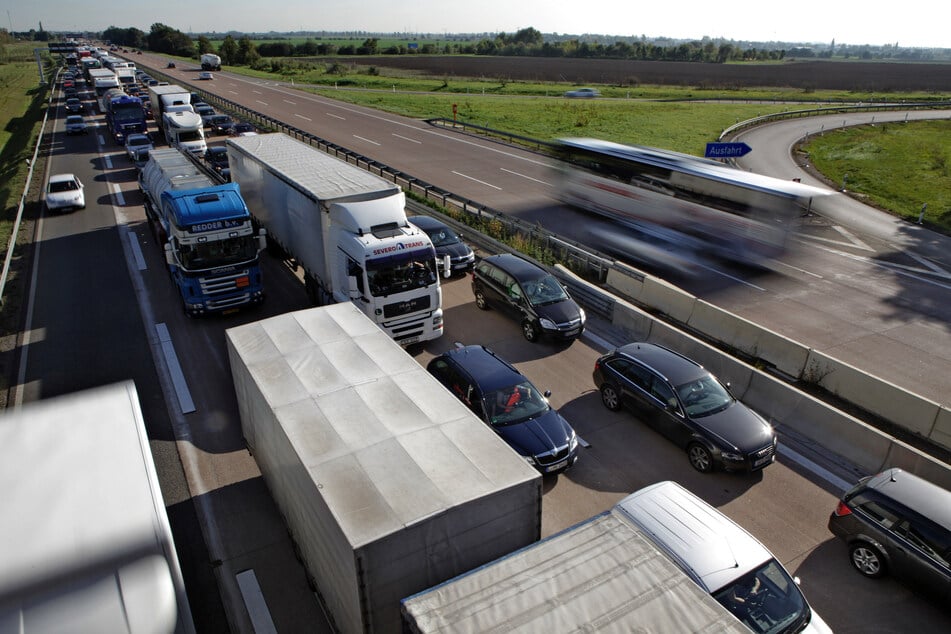 Unfall A14: Familie verunglückt auf der A14 bei Leipzig: Autobahn nach Unfall wieder offen