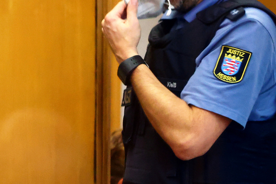 Mutmaßliche IS-Rückkehrerin steht in Frankfurt vor Gericht