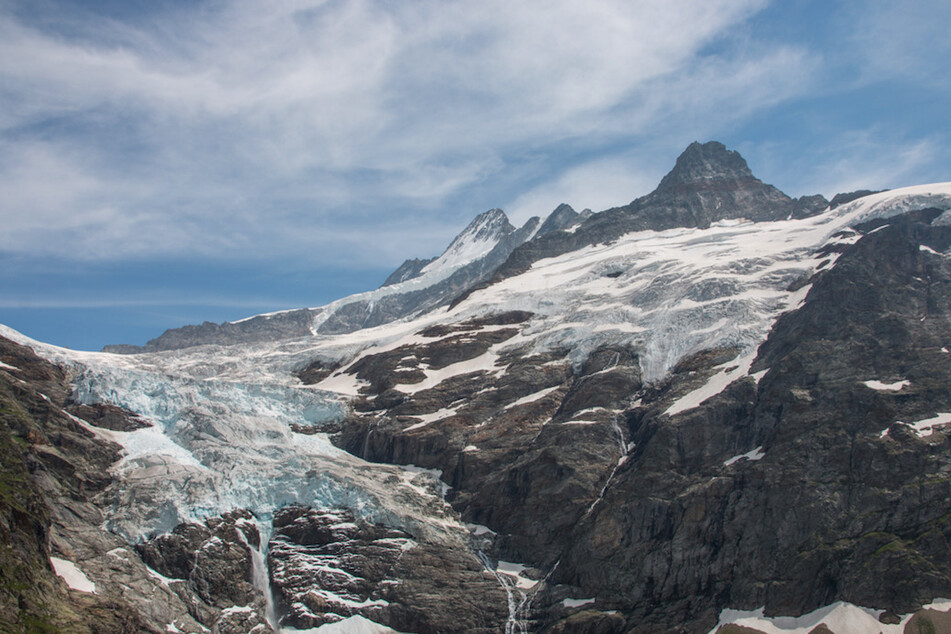 Das Foto zeigt den Oberen Grindelwald Gletscher bei Grindelwald in den Berner Alpen (Schweiz). Der Klimawandel lässt die Gletscher in den Alpen schwinden.